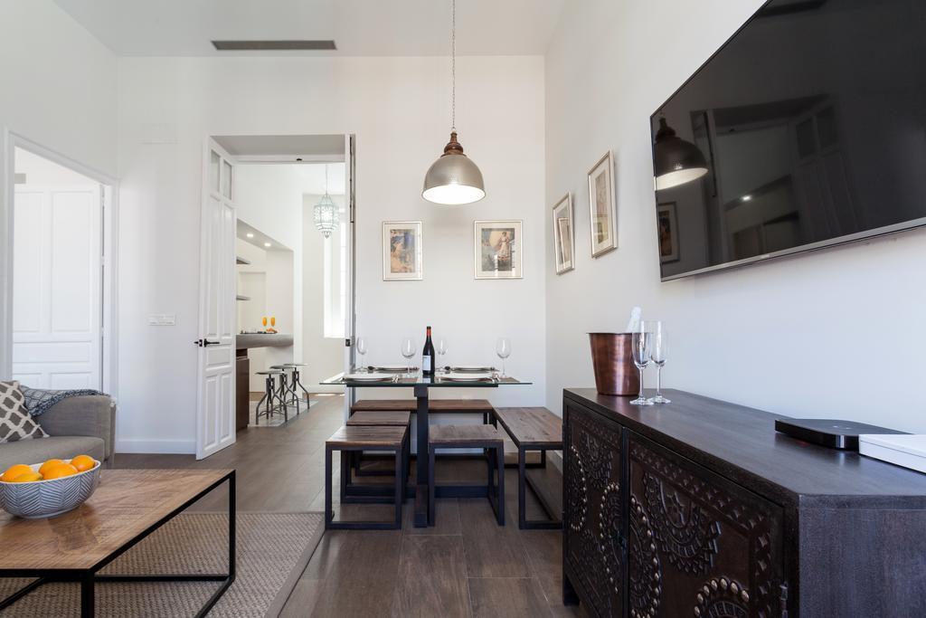 Stunning Boutique - Space Maison Apartments Sevilla Bagian luar foto